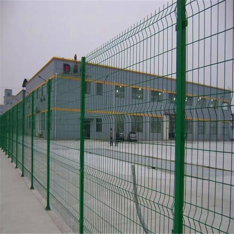 北京艾瑞廠家戰(zhàn)斧型護(hù)欄案例